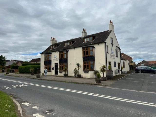 The Blue Bell Hotel Boroughbridge Exterior photo